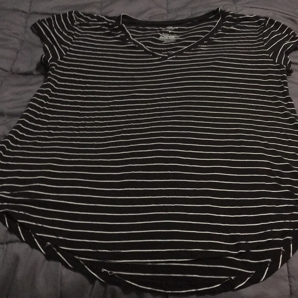 V neck small stripped T-shirt